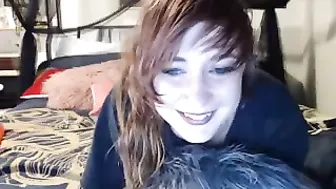 milly17  ouches her excited body