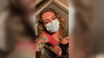 ava_austen 02 11.2020  05 Having a quick public