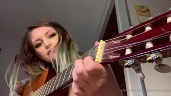 akiramaisuicide 25 06.2020  4 New nakey guitar sing song You can t see my boobi