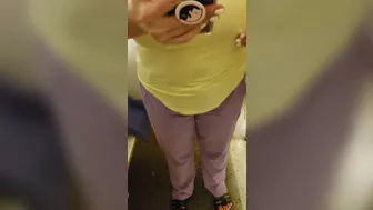 bee_naia 25 09 2018 3318487 Playing in the dressing room