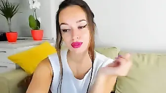 jennytight  slut trying to squirt