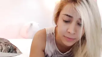 daniela_hernandez  get her wet  pussy hole