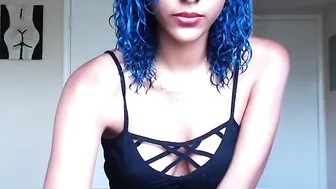 ariana_simon  Plays with their holes