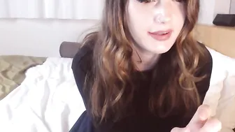 alison  Fucks her finger