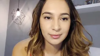 taniaangel  toying with her horny pussy