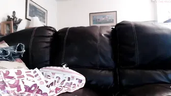 misty_kitten  rubs her wet pussy webcam show