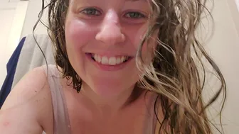 kcupqueen 14 03 2020 25656373 Staying wet and smiley