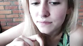 oddrosebud  fingering her asshole