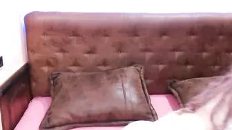 hottashleystar  Fingering one at home in front of the camera