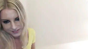 londonrae  fucks herself in doggy style