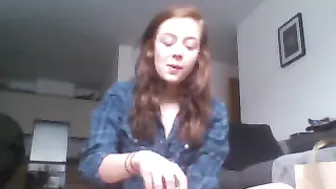 kitty_cashew1  toying with her randy pussy