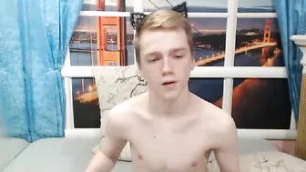 crystalnjulian  teases with a act in her pussy