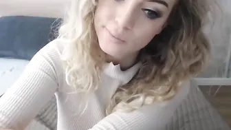 nadyasoft  fingering pussycat on chaturbate