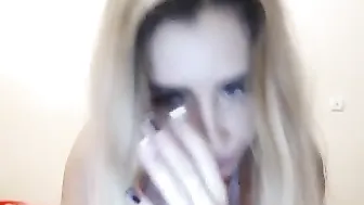 callme_beauty  slut trying to squirt