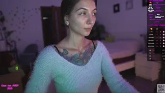 siberianngirl ласкает свою вульву перед вебкой