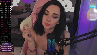 MalinaBo0m забавный дроч перед камерой в привате