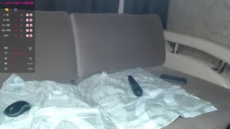 Jamili202 трахает себя вибрацией