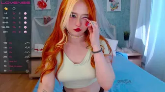 LanaLoy роскошная малыха отдыхает перед вебкой