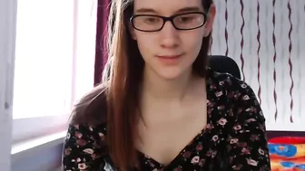 xinnocence94x  plays with her pussy