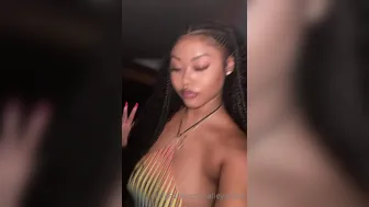 alieyarose onlyfans Big breasted passion rubs the body with oil