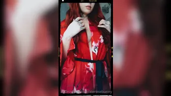 AleRoseBunny onlyfans Appetizing lady caresses sex lips