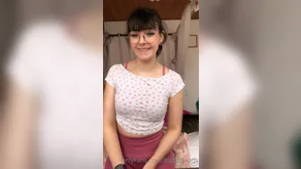 Feya Fern (feyafern aka Ittybittykath) onlyfans Beautiful lass having fun with a vibrator