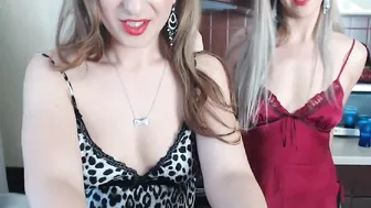 hottie_lady  get her damp pussycat hole