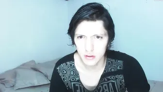 xvalkiriax  records herself masturbating