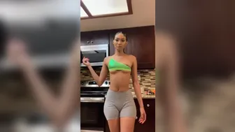 18052153933128500 Adult skin jerks off the vagina