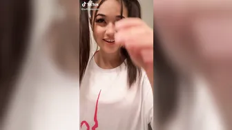 Sofia Gomez show 22