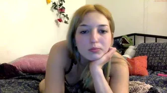 ambercuti3  chaturbate  New wet pink hole opens a pink hole