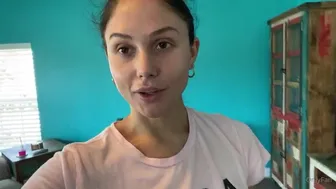 Arianamarie  onlyfans Crazy confused masturbates shaved cunt