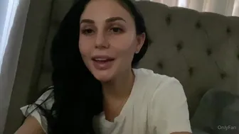 Arianamarie  onlyfans and her bed fun