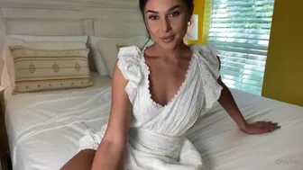 Arianamarie  onlyfans  Teasing the clit with a guy's cock