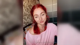 RedFoxOfficial  onlyfans  Zeigt ihre Muschi online