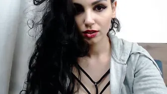 yasmin_hot  Fucks her finger