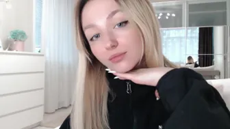oliviasimpson aka EllenOnline show naked pussy & blowjob