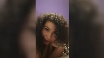 queenazita onlyfans  pulls pussy to orgasm