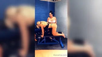 Kiara Mia onlyfans Gorgeous shlendra striptease dances