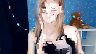 emmi_rosee  Fucking wet pussy with a finger