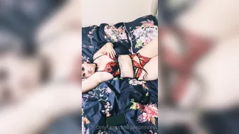 littlemrsp onlyfans Attractive curvy caresses shaved cunt