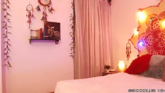 Nicolemanson Big breasted lady with huge ass caresses nipples