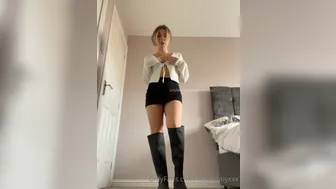 Daisy Drew aka beachbbyxxx onlyfans busty bitch massages her pussy and nipples