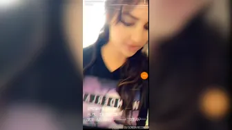 Emira Kowalska aka emirafoods onlyfans charming trash pulls pussy