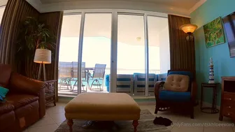 itskhloeexoxo flirty bitch fucks both holes