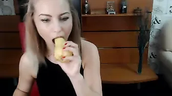 chloeebae  show herself masturbating