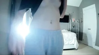 [CHATURBATE LIVE] Officialdaniellederek shows her small tits to her new viewers