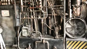 incrediblyomelia  Fucks her finger