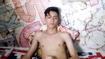 gordon_and_nicky  Fucks her finger