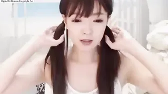 xxmomoko  rubs her wet pussy webcam show